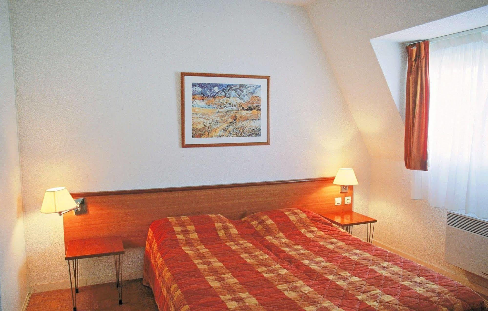 Montaigu Aparthotel Cabourg Exterior foto